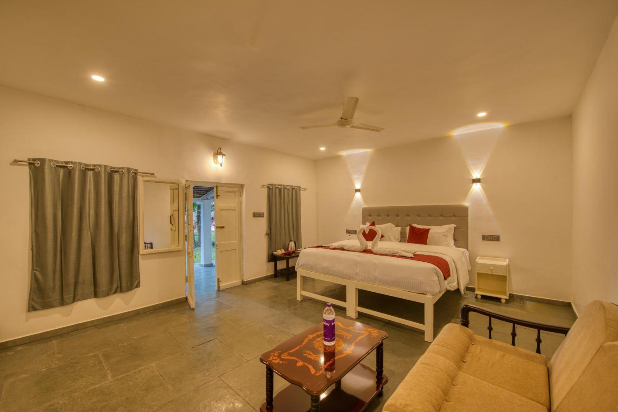 Le Epic Resort Virāmpattinam Extérieur photo
